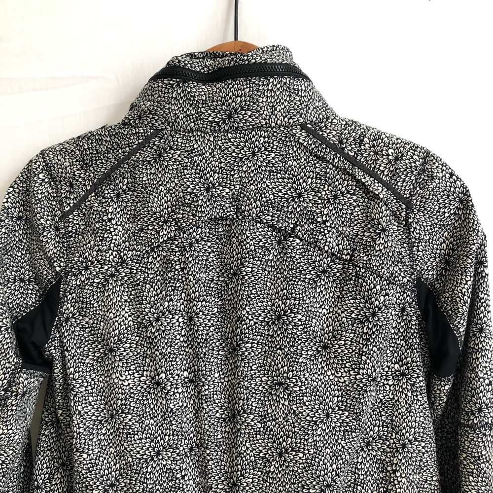 Lululemon hooded jacket, size 2 - Picture 7 of 15